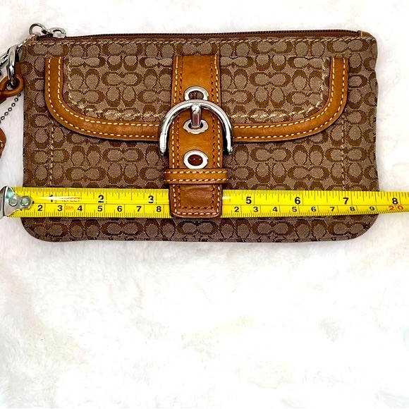 Coach Wristlet Brown Jacquard Signature Two Pockets Buckle Front - Picture 16 of 16